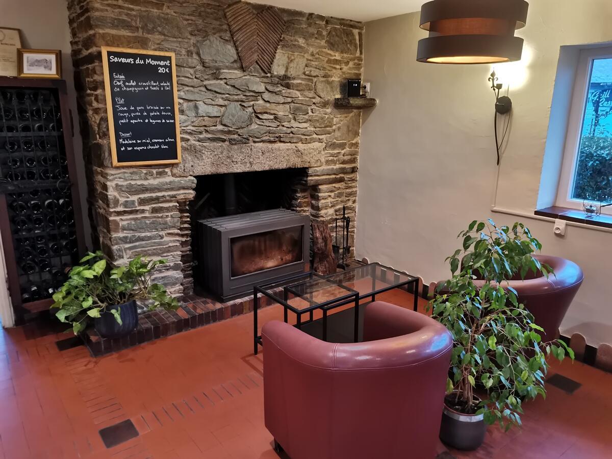 Logis Hotel Le Relais De La Poste Restaurant Le Fil Du Temps Thury-Harcourt-le-Hom Екстериор снимка