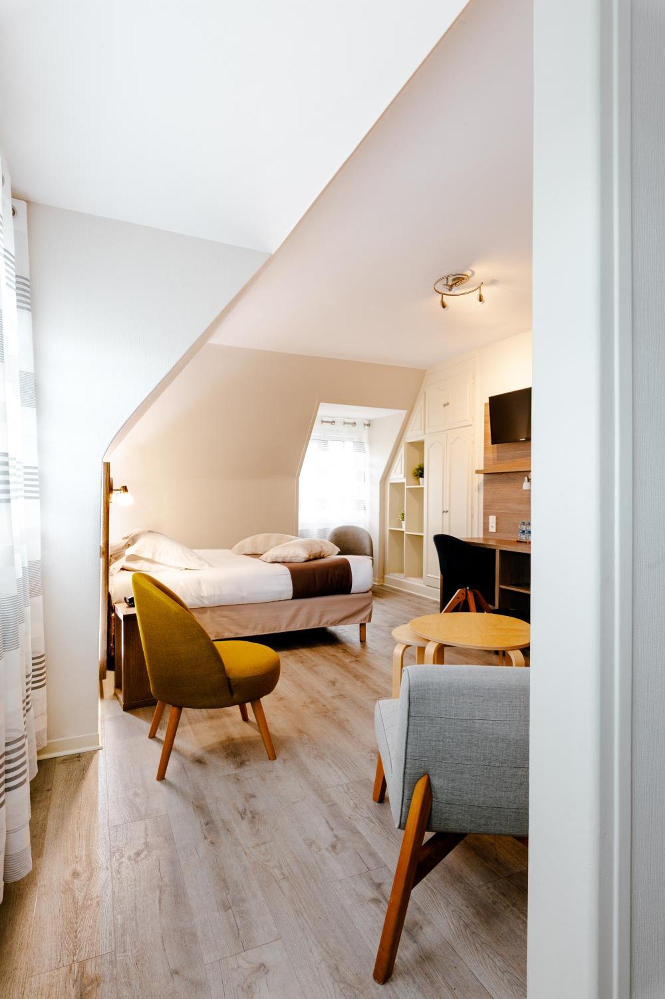 Logis Hotel Le Relais De La Poste Restaurant Le Fil Du Temps Thury-Harcourt-le-Hom Екстериор снимка