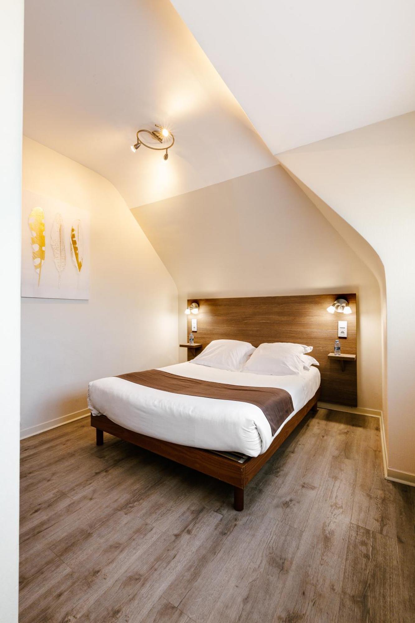 Logis Hotel Le Relais De La Poste Restaurant Le Fil Du Temps Thury-Harcourt-le-Hom Екстериор снимка
