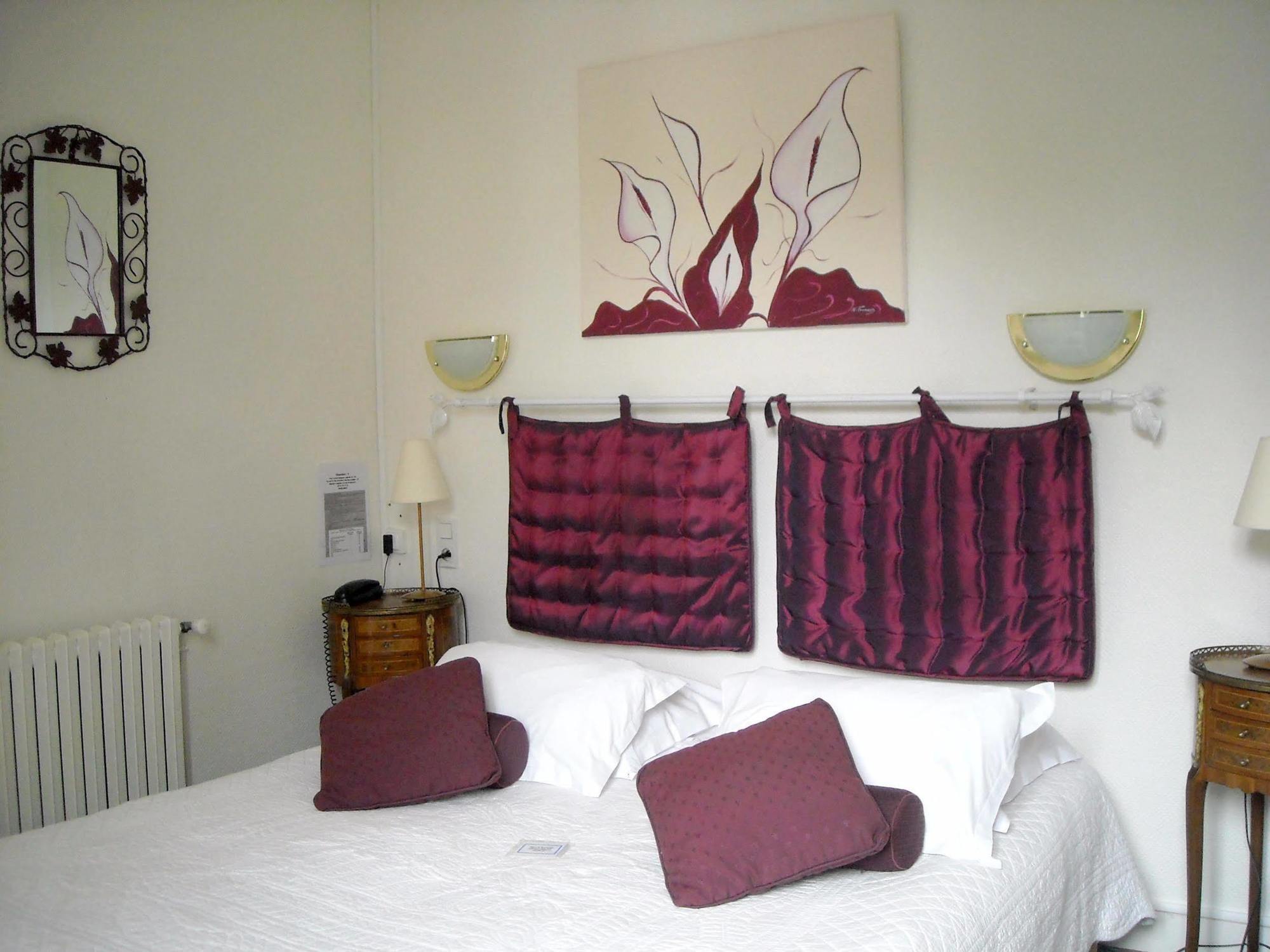 Logis Hotel Le Relais De La Poste Restaurant Le Fil Du Temps Thury-Harcourt-le-Hom Екстериор снимка