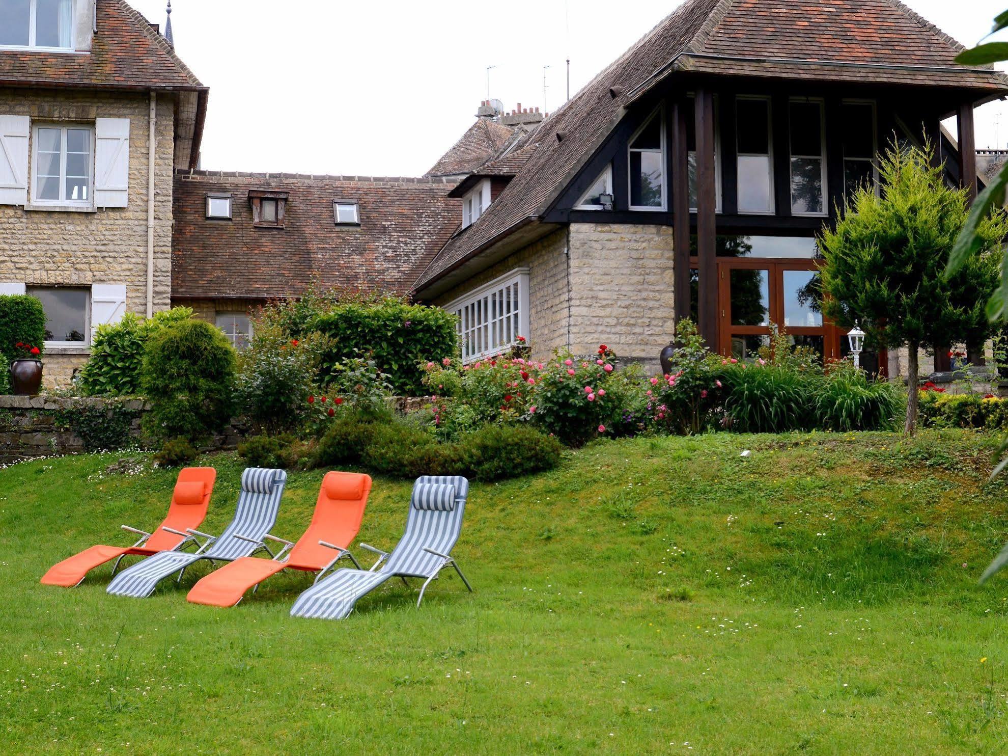 Logis Hotel Le Relais De La Poste Restaurant Le Fil Du Temps Thury-Harcourt-le-Hom Екстериор снимка
