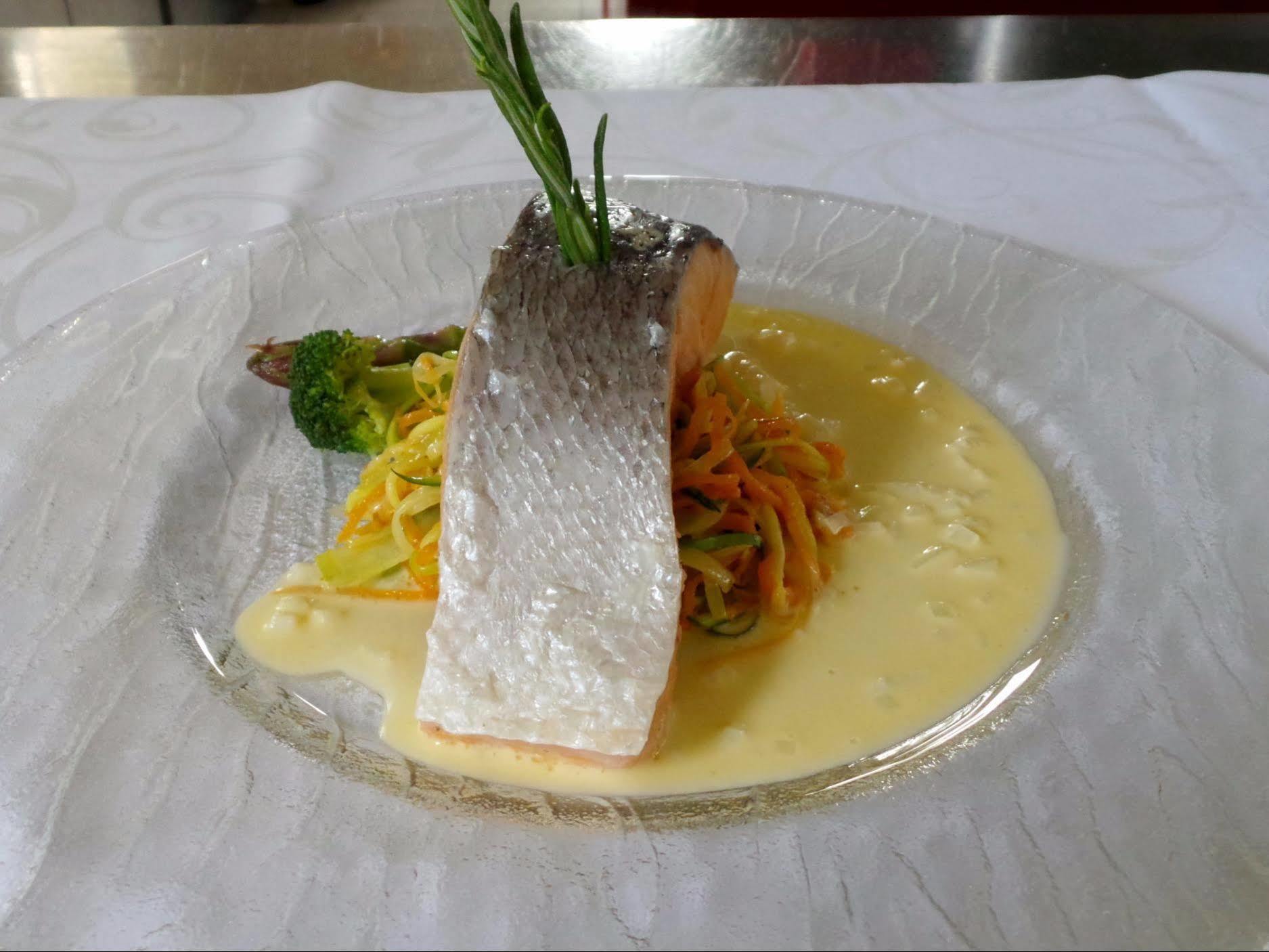 Logis Hotel Le Relais De La Poste Restaurant Le Fil Du Temps Thury-Harcourt-le-Hom Екстериор снимка