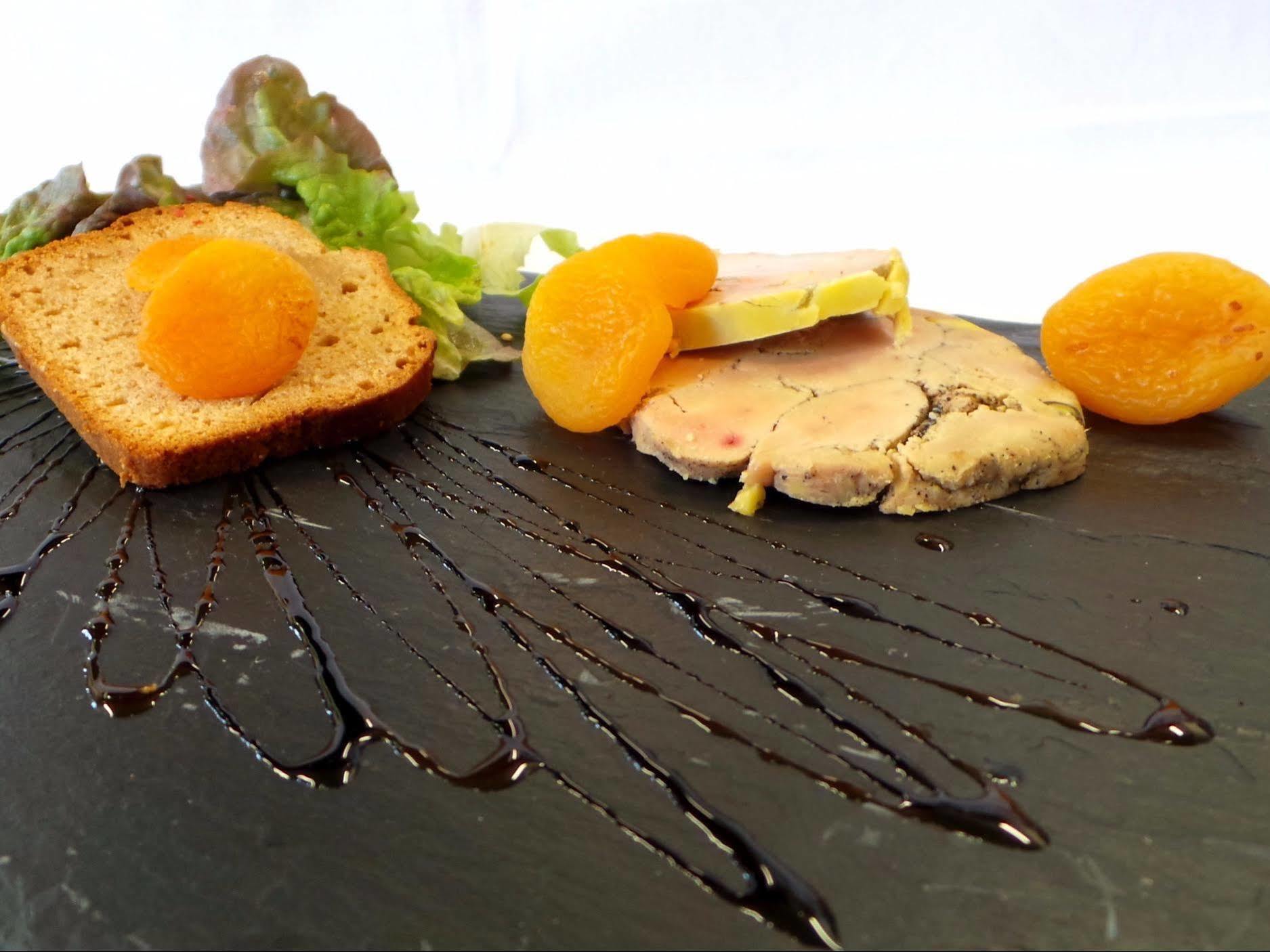 Logis Hotel Le Relais De La Poste Restaurant Le Fil Du Temps Thury-Harcourt-le-Hom Екстериор снимка