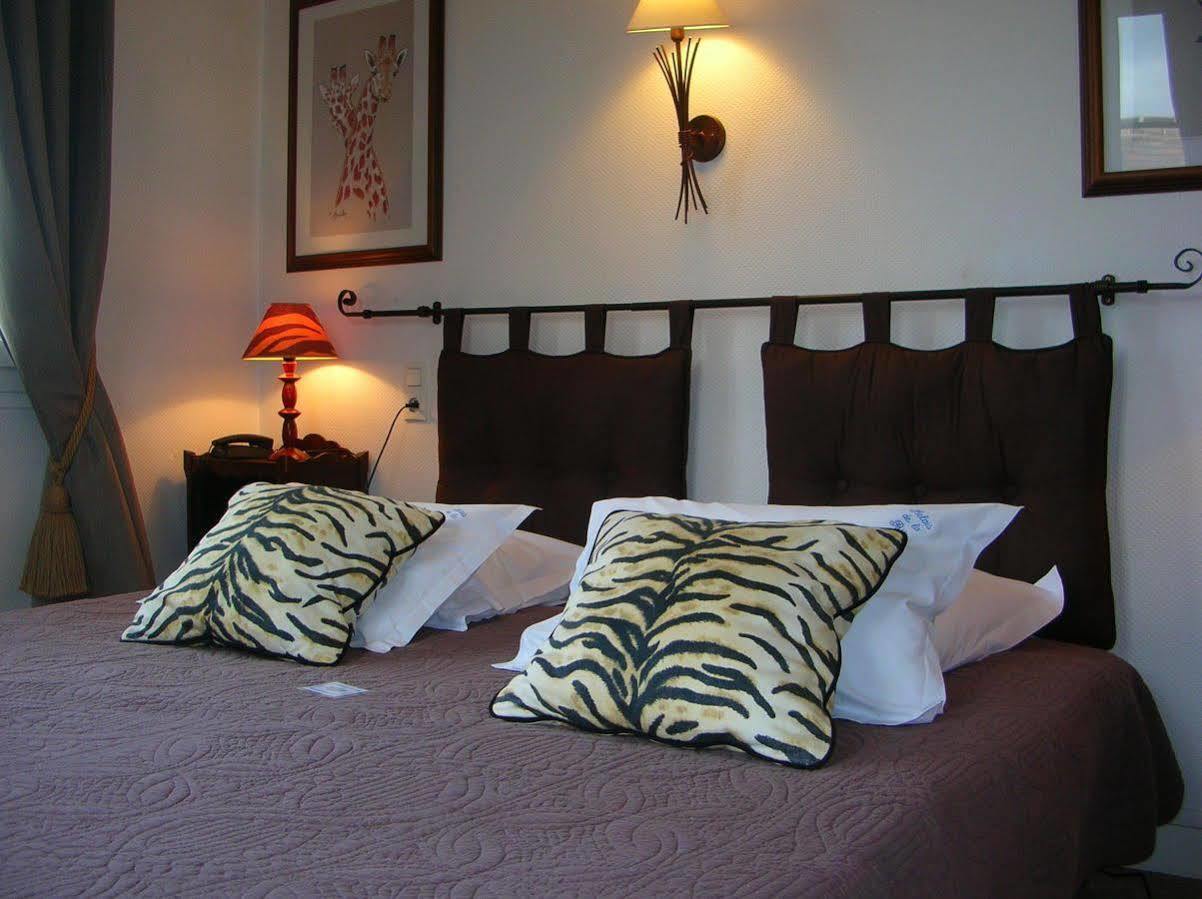 Logis Hotel Le Relais De La Poste Restaurant Le Fil Du Temps Thury-Harcourt-le-Hom Екстериор снимка