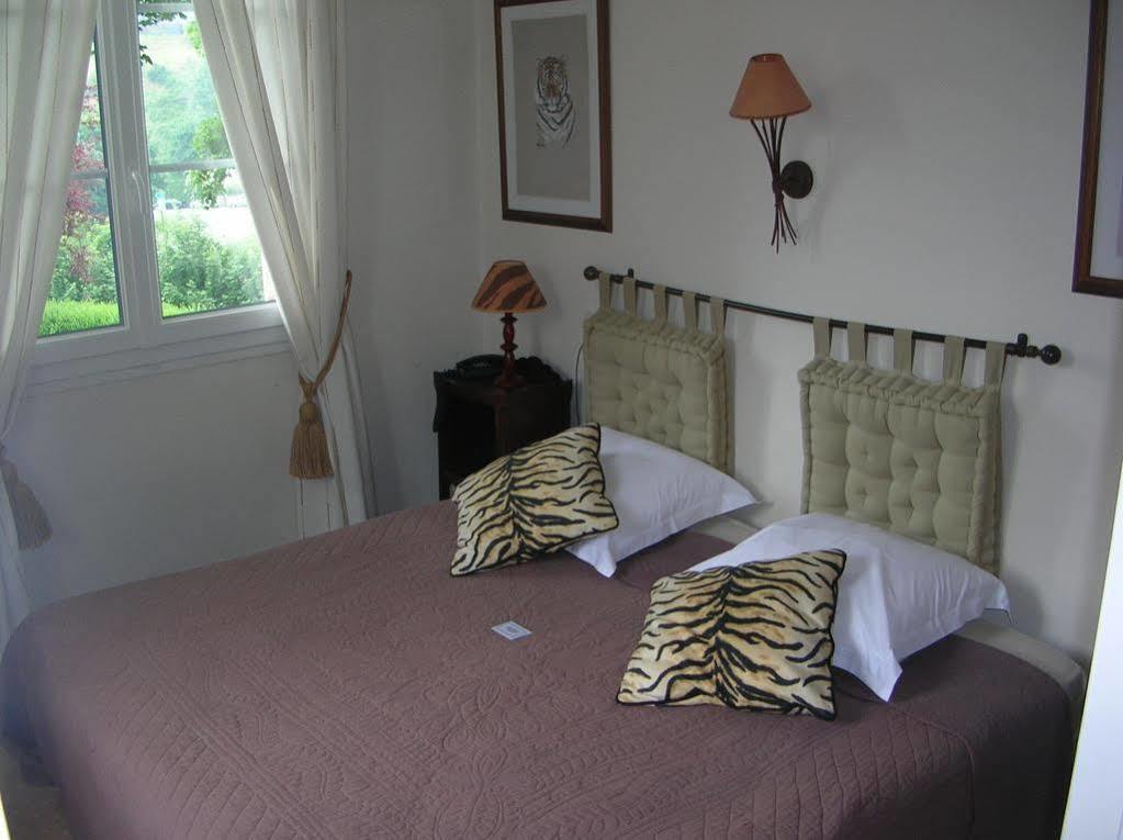 Logis Hotel Le Relais De La Poste Restaurant Le Fil Du Temps Thury-Harcourt-le-Hom Екстериор снимка