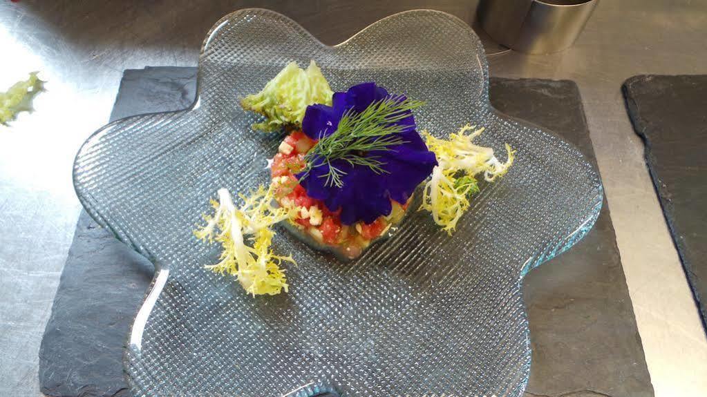 Logis Hotel Le Relais De La Poste Restaurant Le Fil Du Temps Thury-Harcourt-le-Hom Екстериор снимка