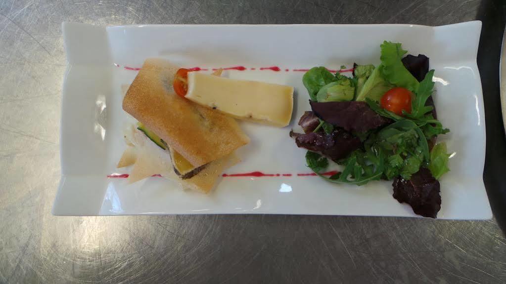 Logis Hotel Le Relais De La Poste Restaurant Le Fil Du Temps Thury-Harcourt-le-Hom Екстериор снимка
