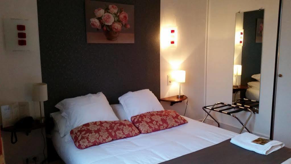 Logis Hotel Le Relais De La Poste Restaurant Le Fil Du Temps Thury-Harcourt-le-Hom Екстериор снимка