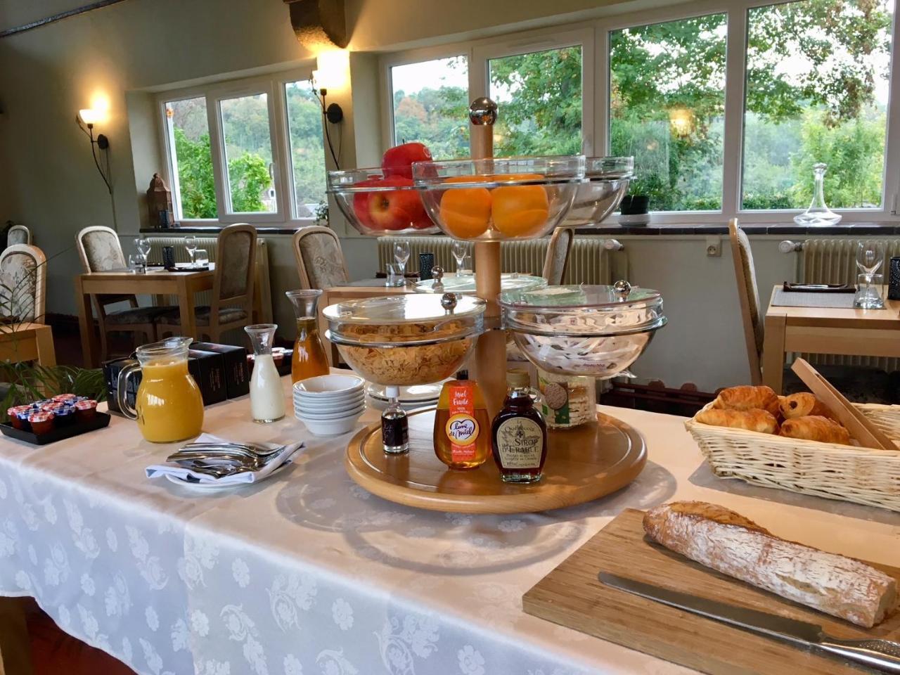 Logis Hotel Le Relais De La Poste Restaurant Le Fil Du Temps Thury-Harcourt-le-Hom Екстериор снимка