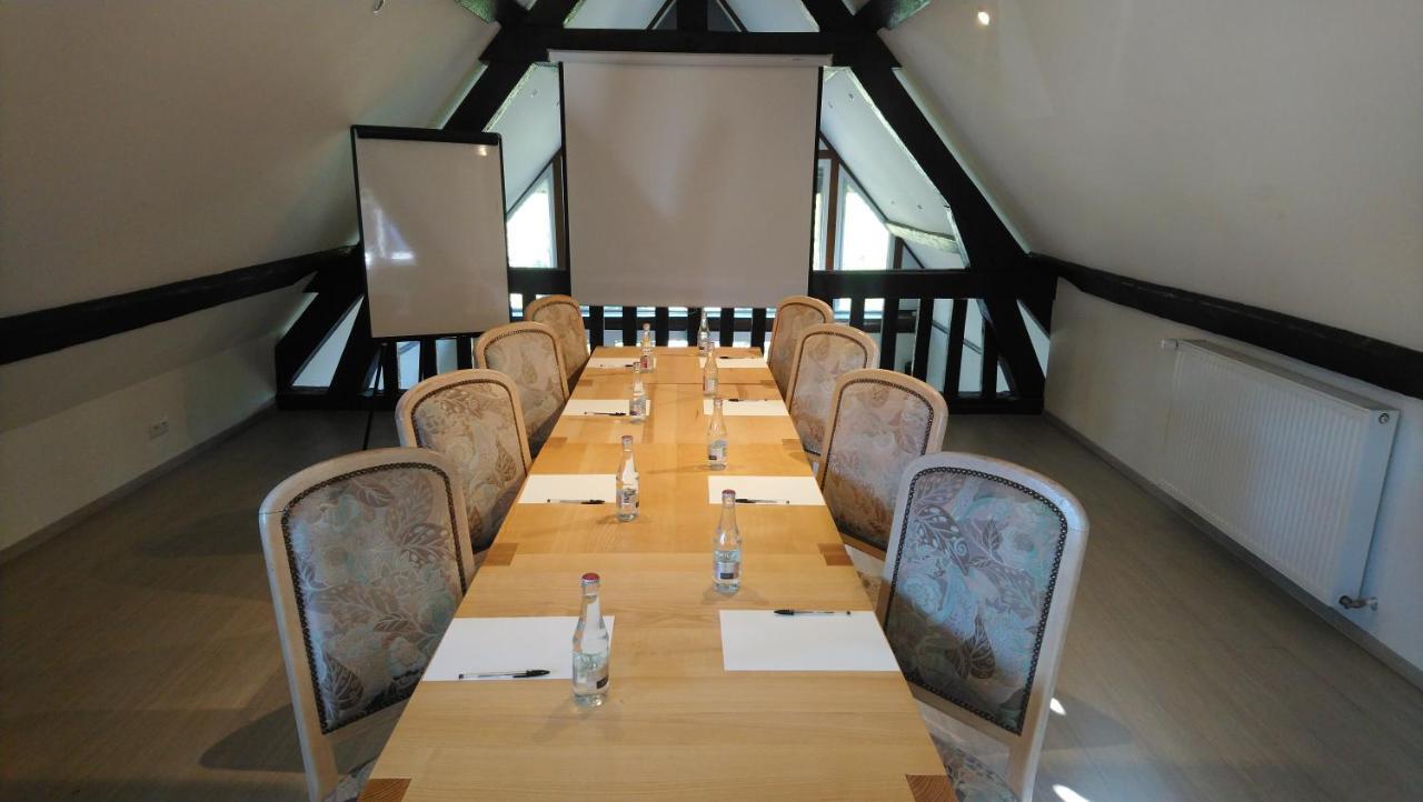 Logis Hotel Le Relais De La Poste Restaurant Le Fil Du Temps Thury-Harcourt-le-Hom Екстериор снимка