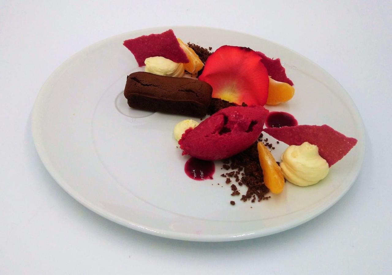 Logis Hotel Le Relais De La Poste Restaurant Le Fil Du Temps Thury-Harcourt-le-Hom Екстериор снимка